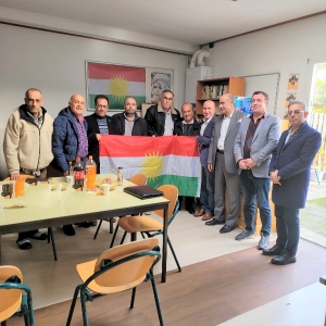 نوێنه&zwnj;ریYNDK له &zwnj;هۆڵه&zwnj;ندا به&zwnj;شداری كۆبوونه&zwnj;وه&zwnj;ی هه&zwnj;ڤكاری پارت و لایه&zwnj;نه&zwnj;كانی كوردستان ده&zwnj;كات